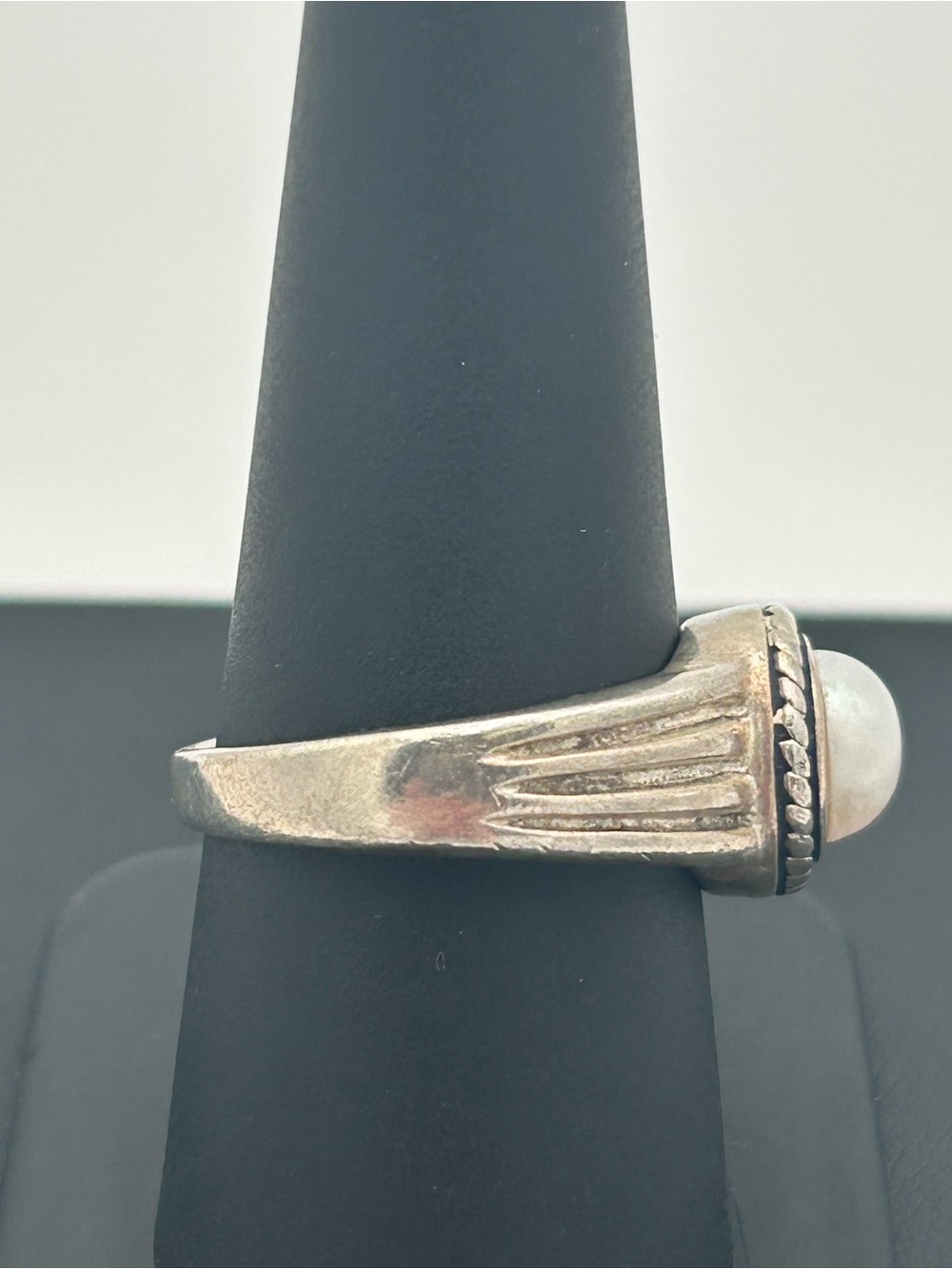 Vintage Sterling Silver Faux Pearl Ring - Picture 3 of 12
